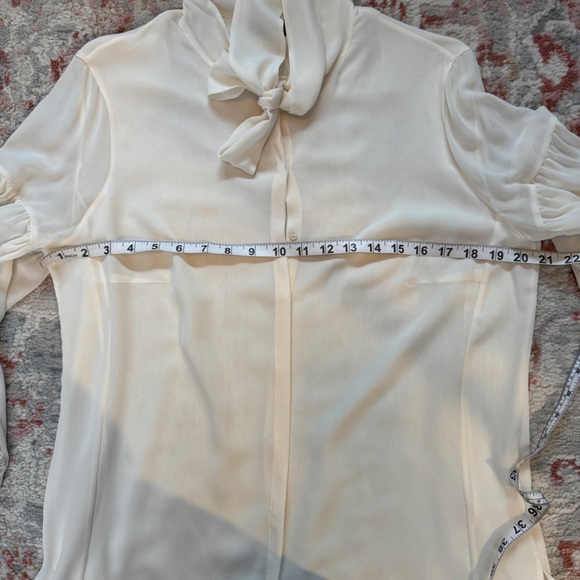 Akris Selde Mulberry Silk Blouse with neck tie, cream, size 12 - Picture 9 of 10